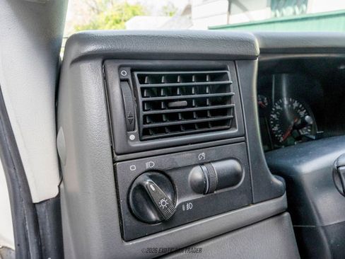 Used 2003 Volkswagen Eurovan MV image 32