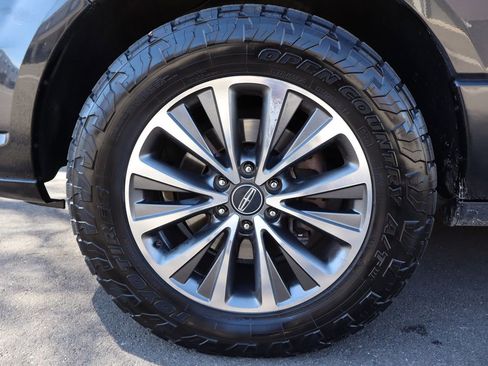 Used 2015 Lincoln Navigator 4WD image 42