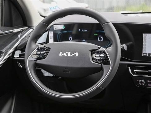New 2025 Kia Niro EX image 16