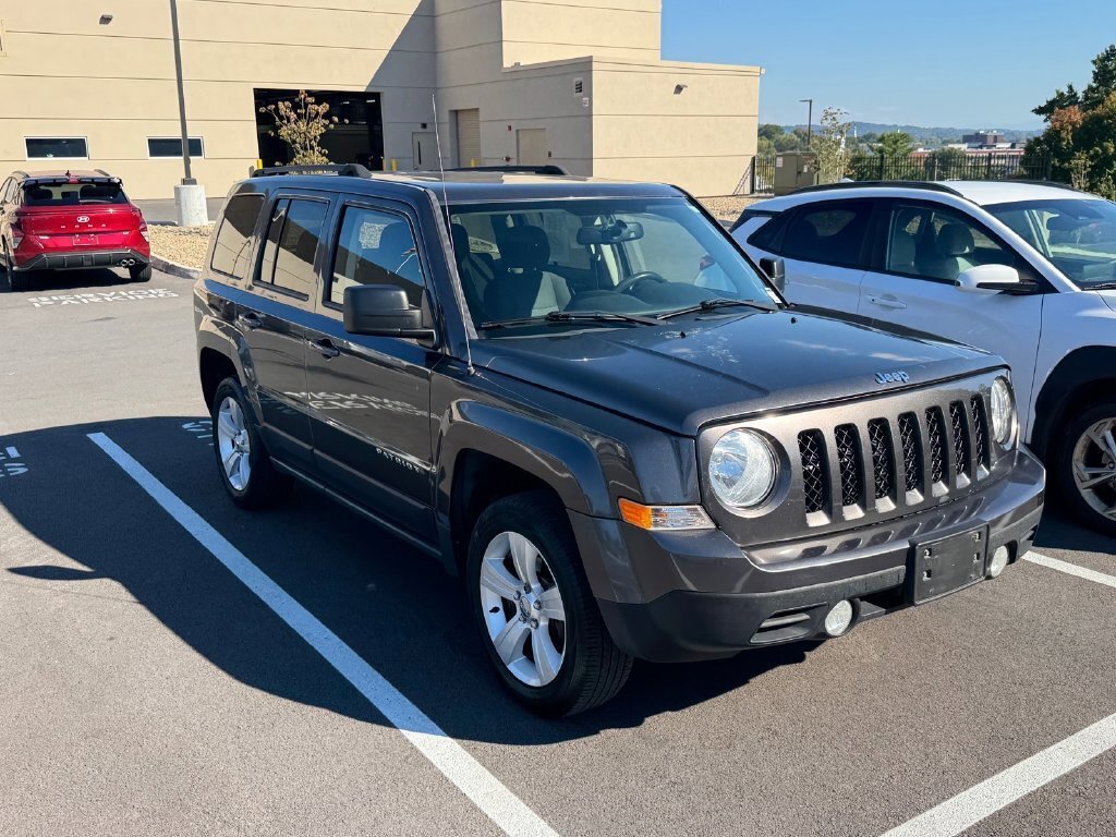 Used 2016 Jeep Patriot Latitude w/ Sun/Sound Group AWD/4WD image 9