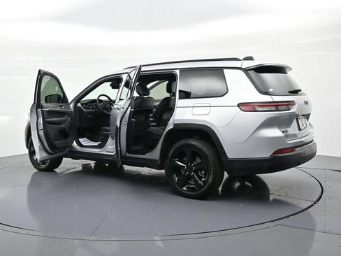 Used 2025 Jeep Grand Cherokee L Limited w/ Black Appearance Package AWD/4WD image 25