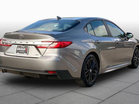 Used 2025 Toyota Camry SE FWD image 13