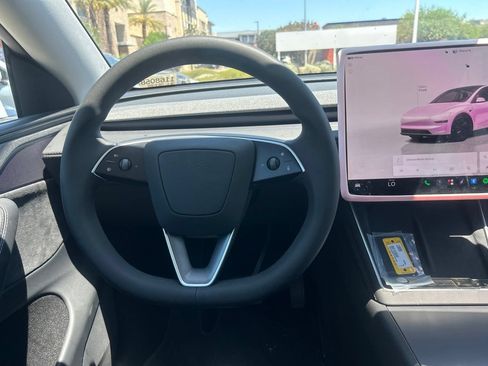 Used 2026 Tesla Model Y Long Range AWD/4WD image 9