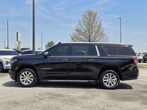 Used 2021 Chevrolet Suburban Premier AWD/4WD image 12
