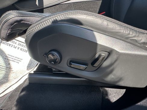 Used 2023 Volvo XC90 B6 Ultimate w/ Protection Package Premier image 12