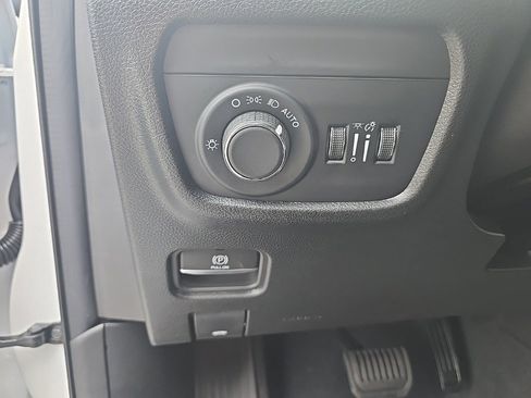 New 2025 Jeep Grand Cherokee Altitude image 22