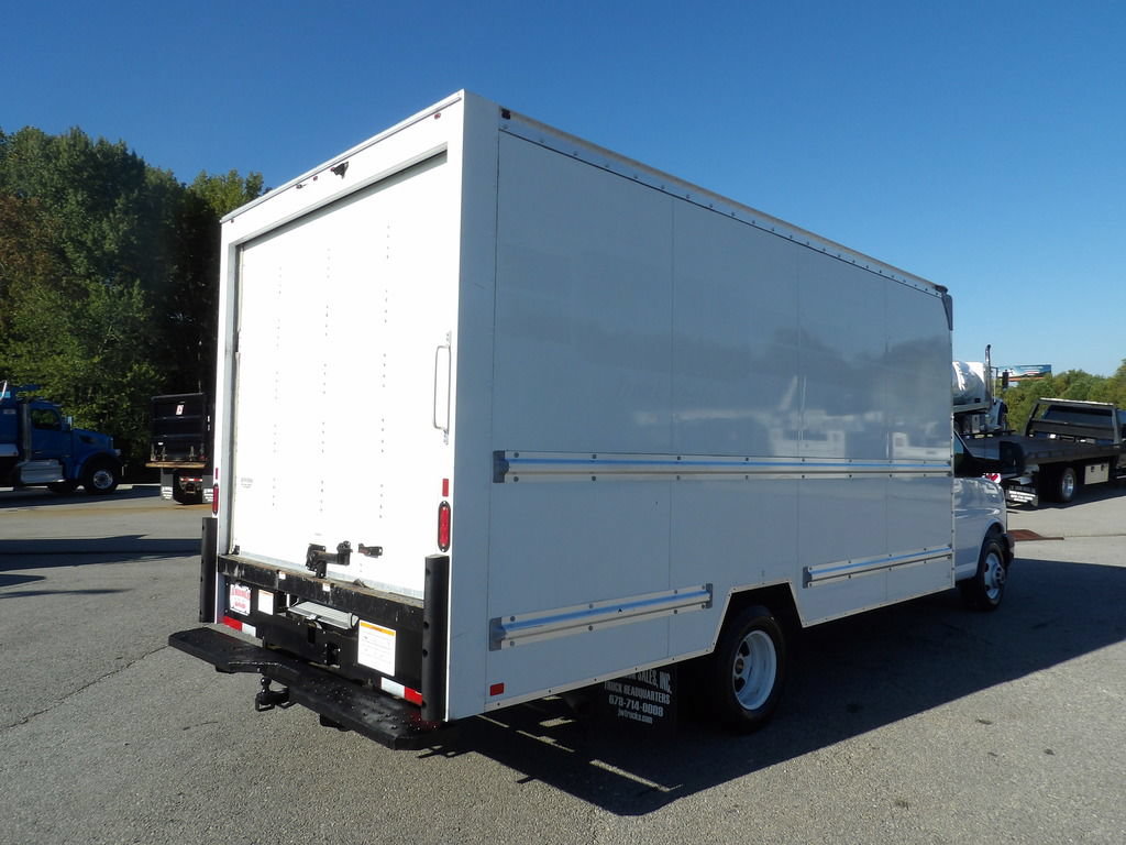 Used 2022 GMC Savana 3500 Extended w/ Power Convenience Package RWD image 8