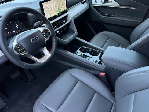New 2026 Ford Explorer Active w/ Active Comfort Package RWD image 9