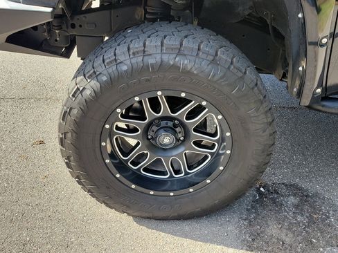 Used 2018 Toyota Tundra SR5 w/ SR5 Upgrade Package image 35