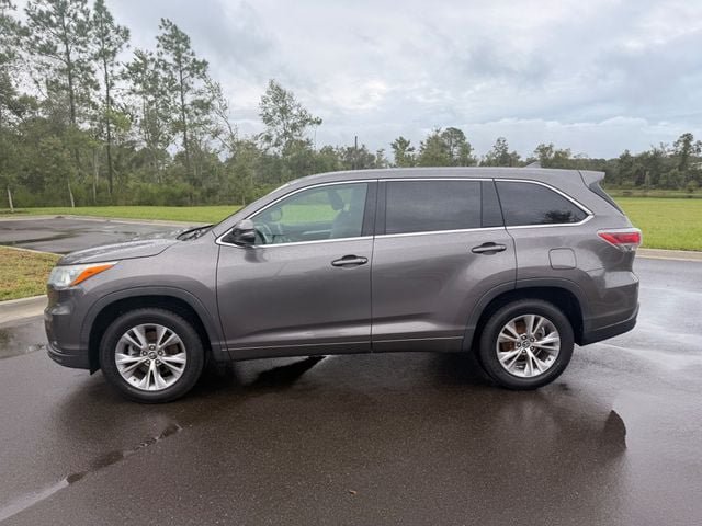Used 2016 Toyota Highlander Plus FWD image 2