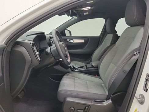 Certified 2024 Volvo XC40 B5 Core image 18