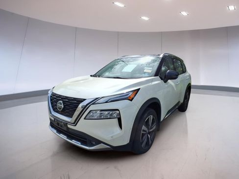 Used 2021 Nissan Rogue Platinum AWD/4WD image 2