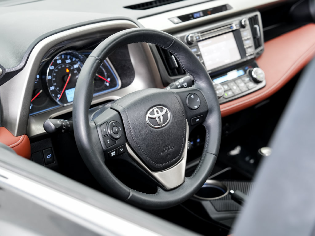 Used 2015 Toyota RAV4 Limited FWD image 9