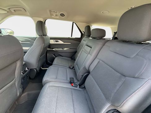 Used 2025 Ford Explorer Active AWD/4WD image 16