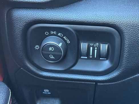 Used 2019 RAM 1500 Rebel image 29