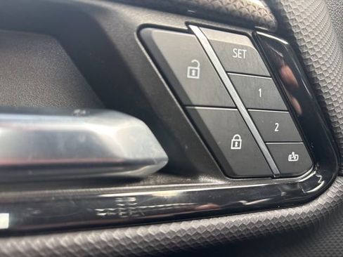 Used 2022 Chevrolet Silverado 1500 ZR2 w/ Technology Package image 13