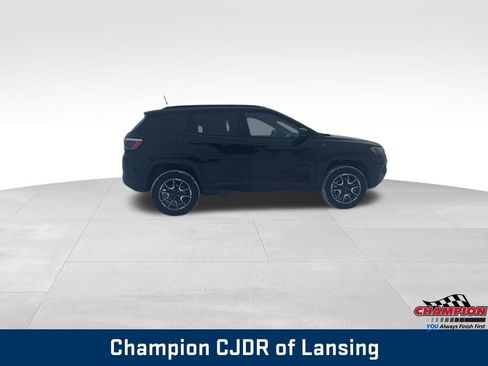 Used 2025 Jeep Compass Trailhawk image 7