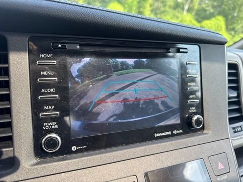 Used 2019 Toyota Sienna XLE FWD image 21