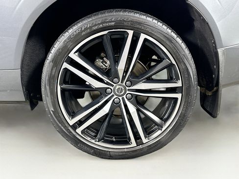 Used 2021 Volvo XC60 T5 R-Design w/ Advanced Package image 11