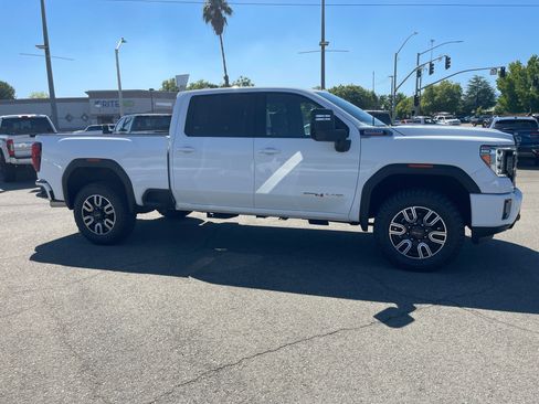 Used 2023 GMC Sierra 2500 AT4 w/ AT4 Premium Plus Package AWD/4WD image 4