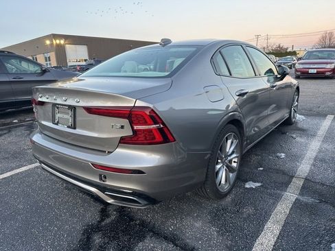 Certified 2021 Volvo S60 T5 Momentum w/ Premium Package image 4