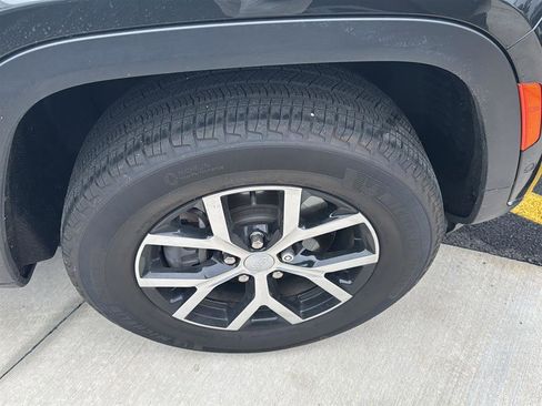 Used 2024 Jeep Grand Cherokee L Limited w/ Luxury Tech Group II image 7