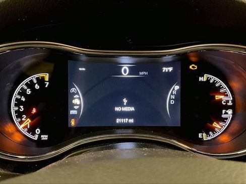 Used 2021 Jeep Grand Cherokee Laredo AWD/4WD image 19