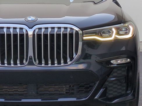Used 2022 BMW X7 xDrive40i w/ M Sport Package AWD/4WD image 6