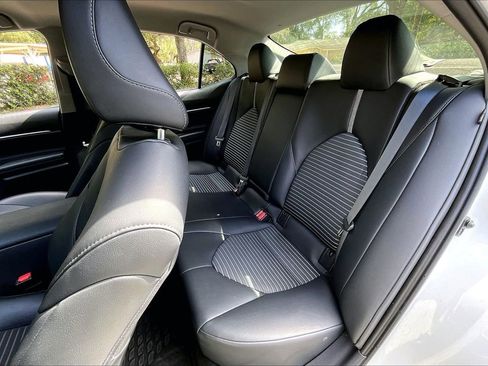 Used 2023 Toyota Camry SE image 19