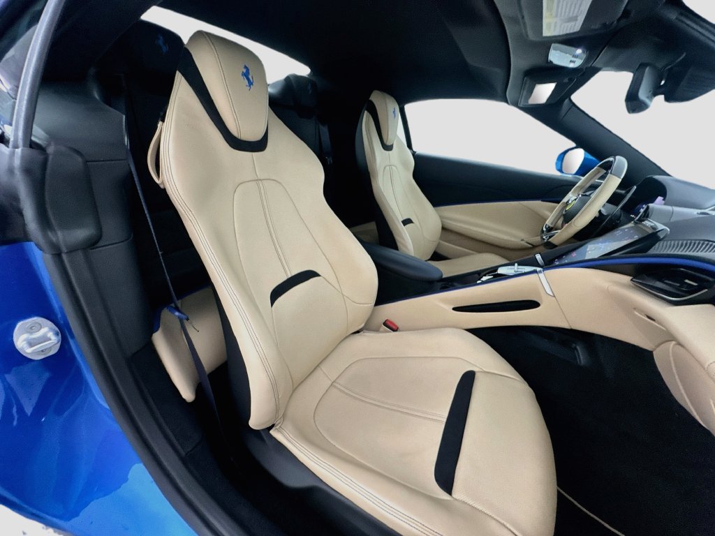 Used 2026 Ferrari Roma Spider RWD image 29