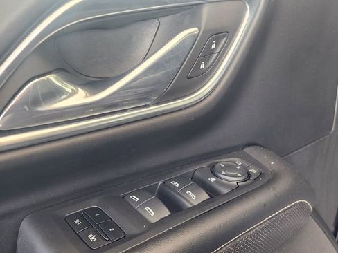 Used 2023 GMC Yukon SLT AWD/4WD image 12