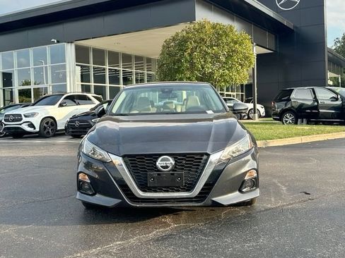 Used 2021 Nissan Altima 2.5 Platinum AWD/4WD image 2