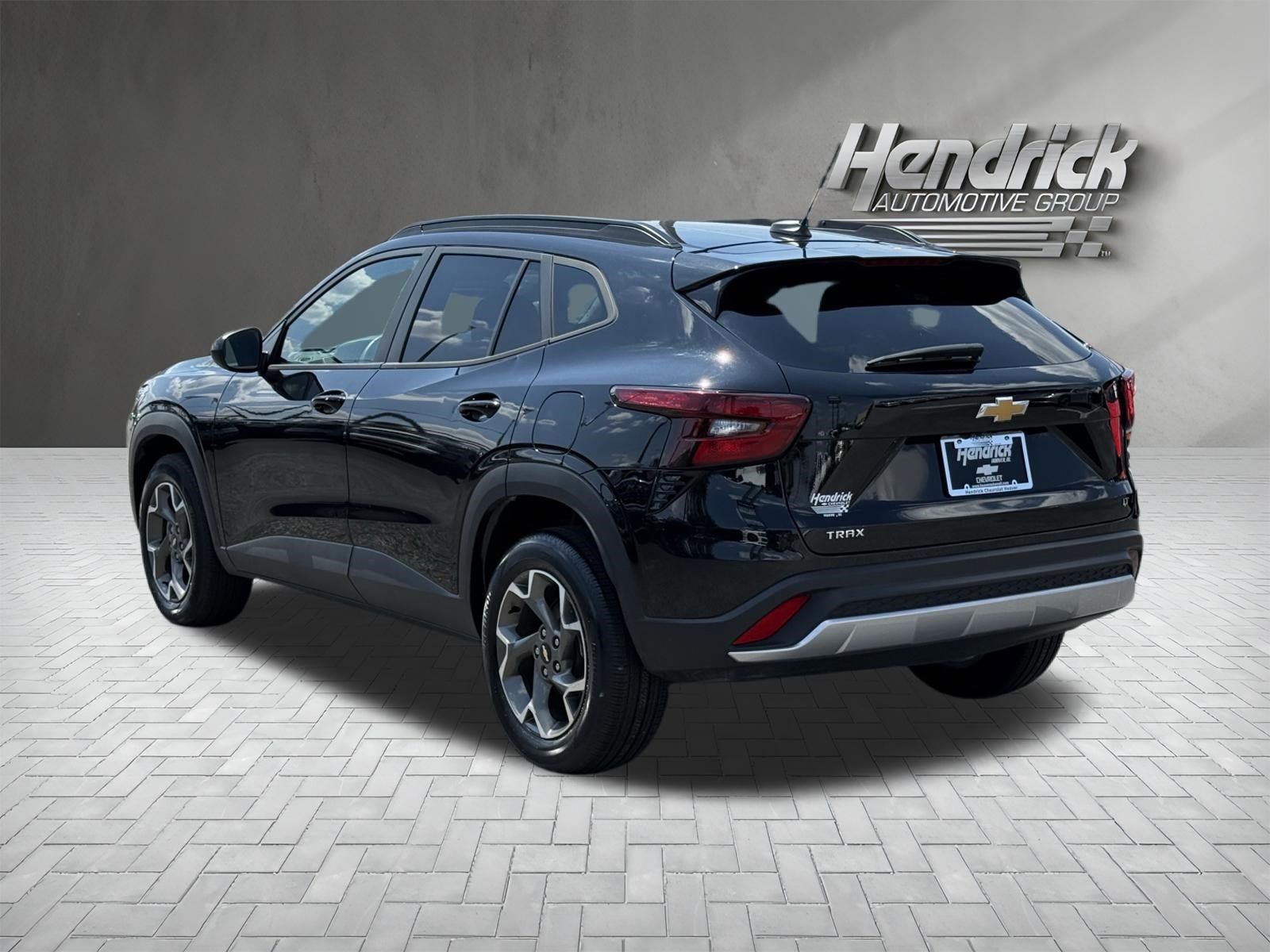 Used 2025 Chevrolet Trax LT w/ LT Convenience Package FWD image 8