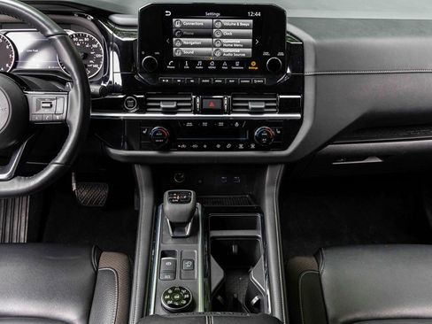 Certified 2024 Nissan Pathfinder SL image 10