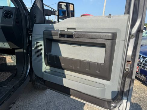 Used 2014 Ford F250 XL w/ Power Equipment Group AWD/4WD image 17