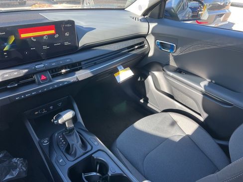 New 2025 Kia K4 LXS image 11