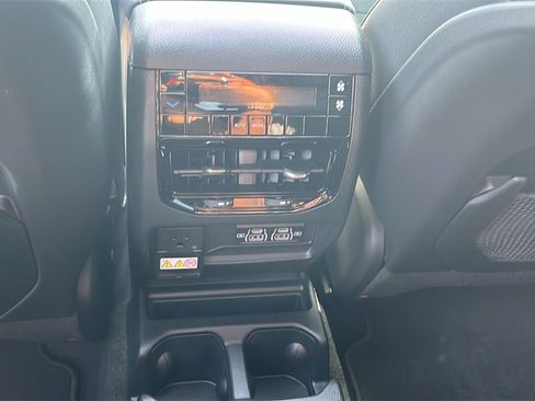 Used 2025 Jeep Grand Cherokee L Altitude image 34