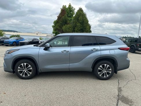 Used 2021 Toyota Highlander XLE AWD/4WD image 5