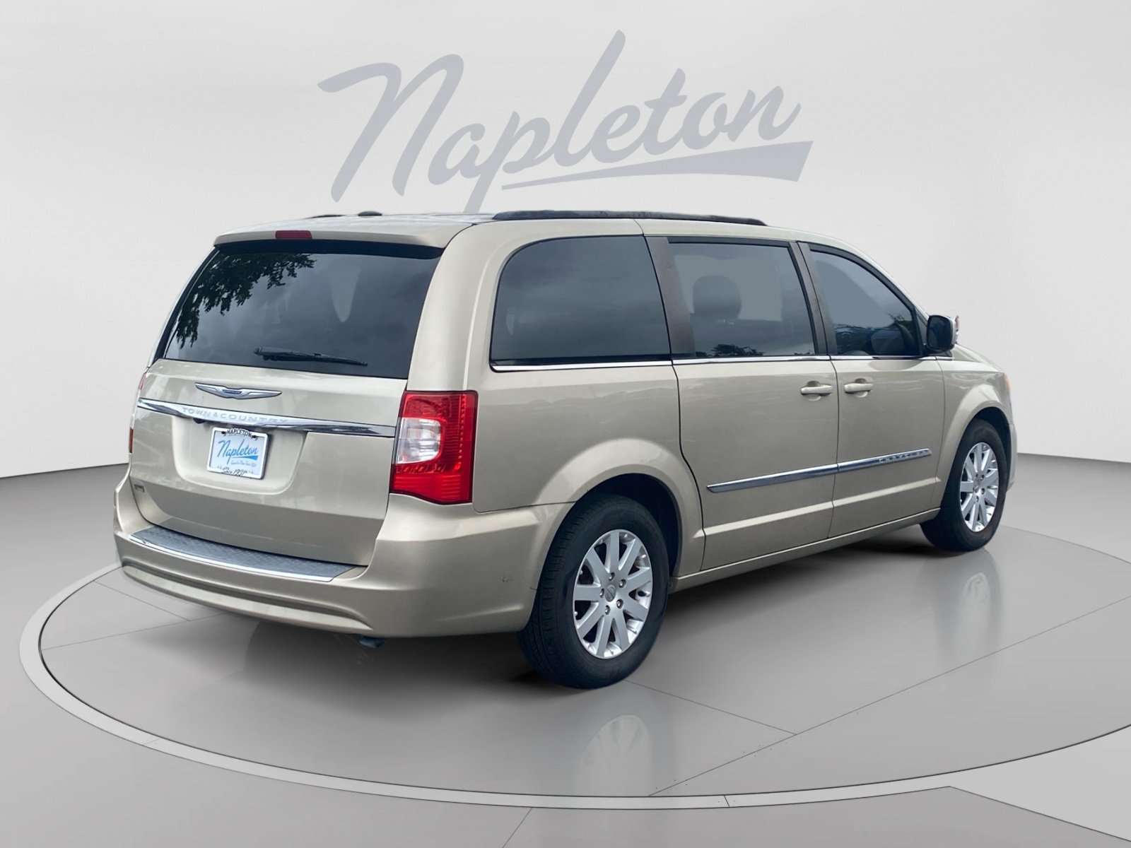Used 2016 Chrysler Town & Country Touring FWD image 6