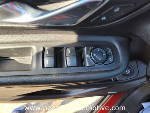 Used 2024 GMC Terrain SLT w/ Infotainment Package II image 16