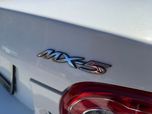 Used 2015 MAZDA MX-5 Miata Club image 12