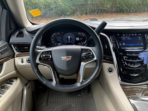 Certified 2020 Cadillac Escalade Luxury image 9