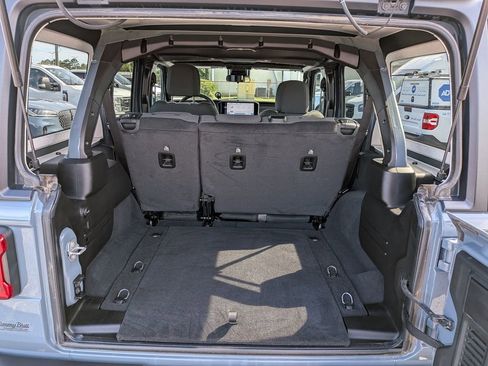 Used 2024 Jeep Wrangler Unlimited Rubicon AWD/4WD image 13