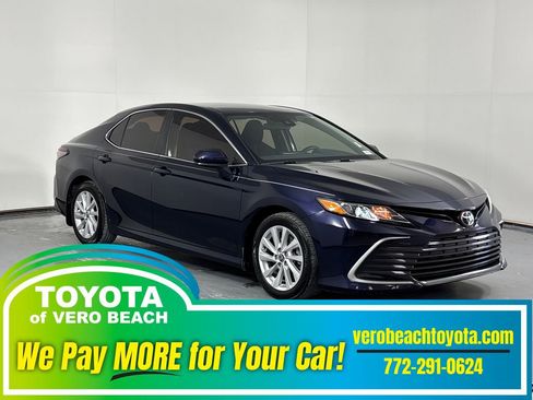 Certified 2022 Toyota Camry LE image 1