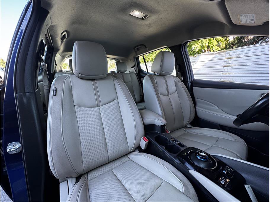 Used 2018 Nissan Leaf SL w/ SL Technology Package FWD image 4
