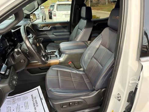 Used 2023 Chevrolet Silverado 1500 High Country w/ Technology Package image 9