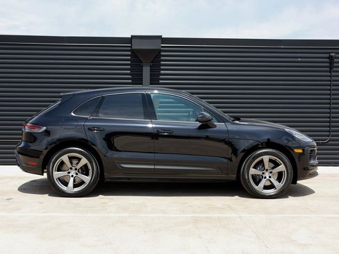 Certified 2025 Porsche Macan image 8