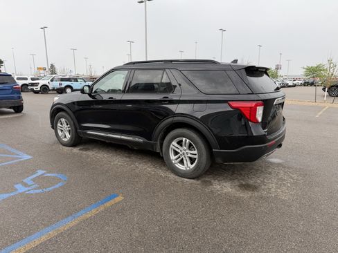 Used 2021 Ford Explorer XLT w/ Equipment Group 202A AWD/4WD image 3