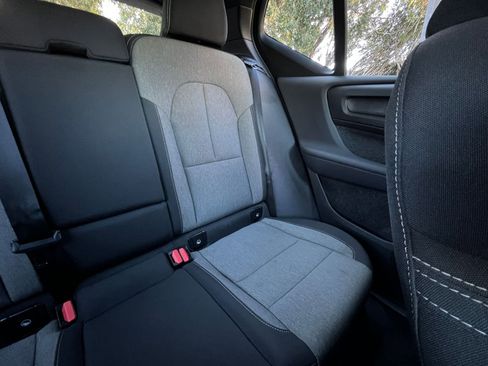 Used 2024 Volvo XC40 B5 Core image 40