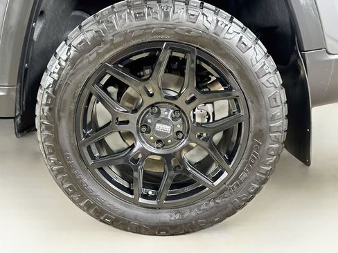 Certified 2025 Jeep Grand Cherokee Altitude AWD/4WD image 27